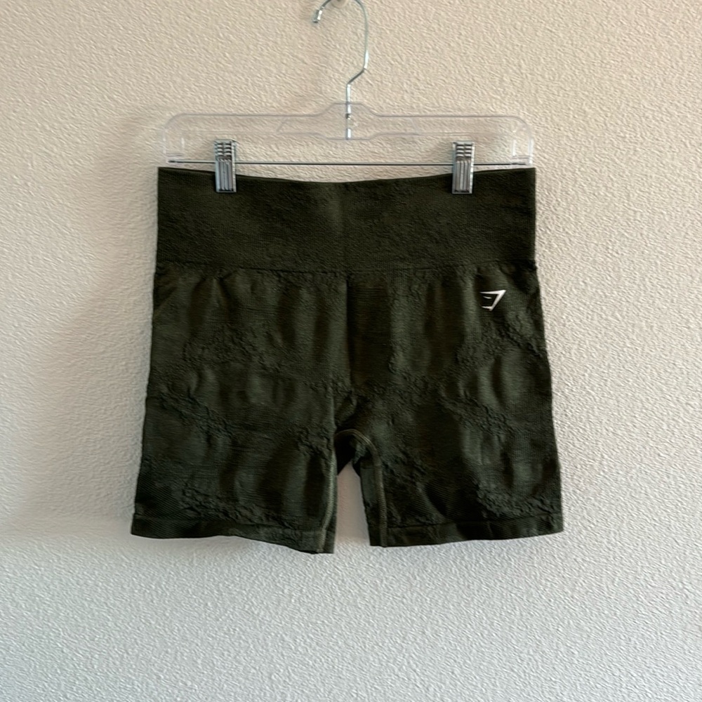 Gymshark Seamless Camo green shorts!! Never worn!!